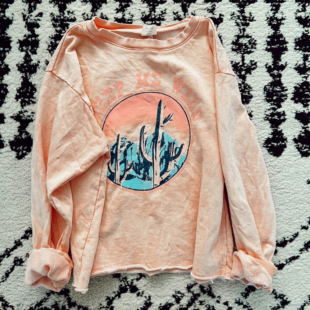 Cropped graphic sweatshirt from @sheisbtq
